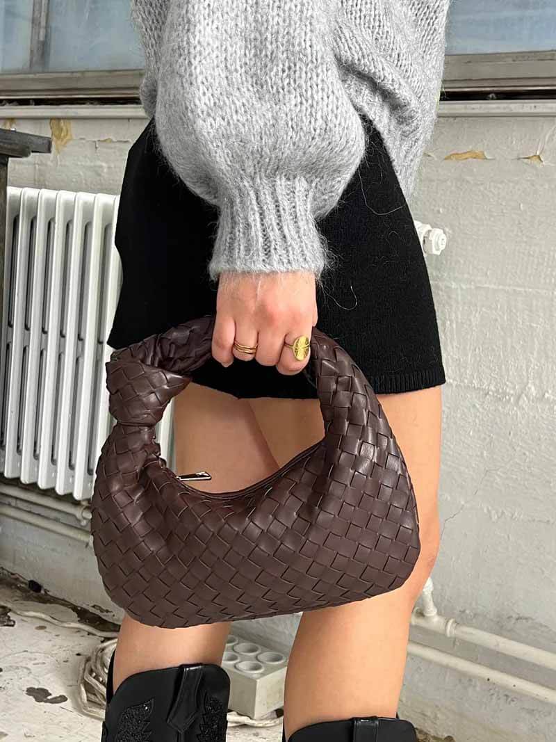 Sac à main tissé chic